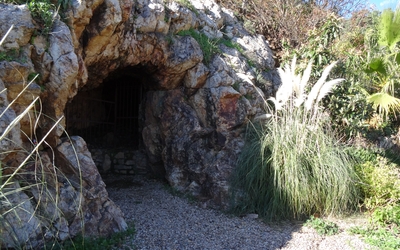 Fuente, mirador y cueva San Benito